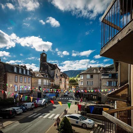 Logis Hotel Restaurant Du Commerce La Canourgue Buitenkant foto