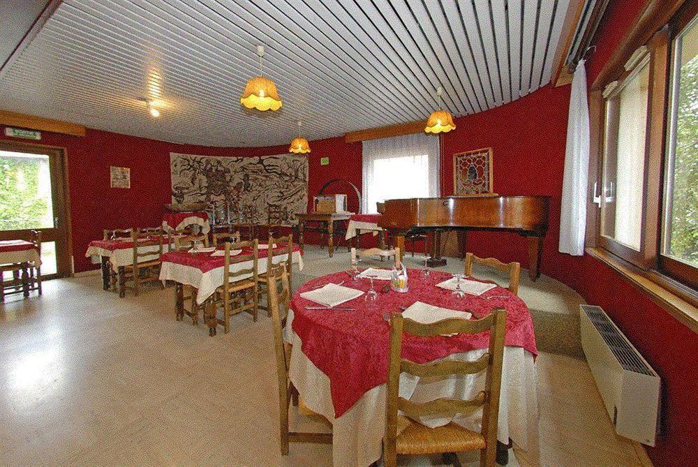 Logis Hotel Restaurant Du Commerce La Canourgue Buitenkant foto