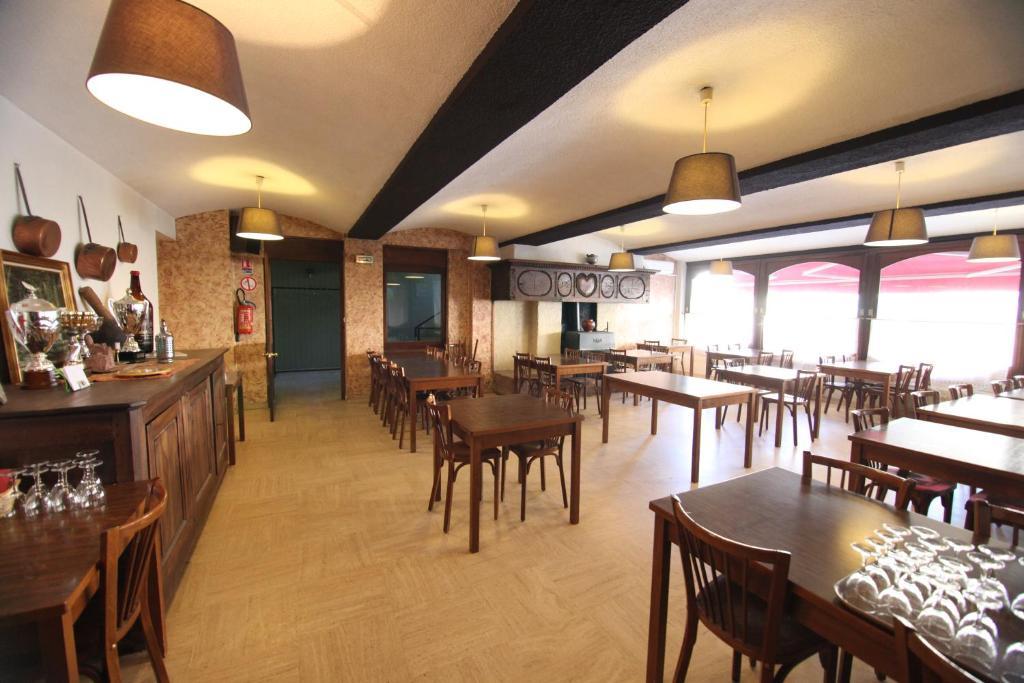 Logis Hotel Restaurant Du Commerce La Canourgue Buitenkant foto