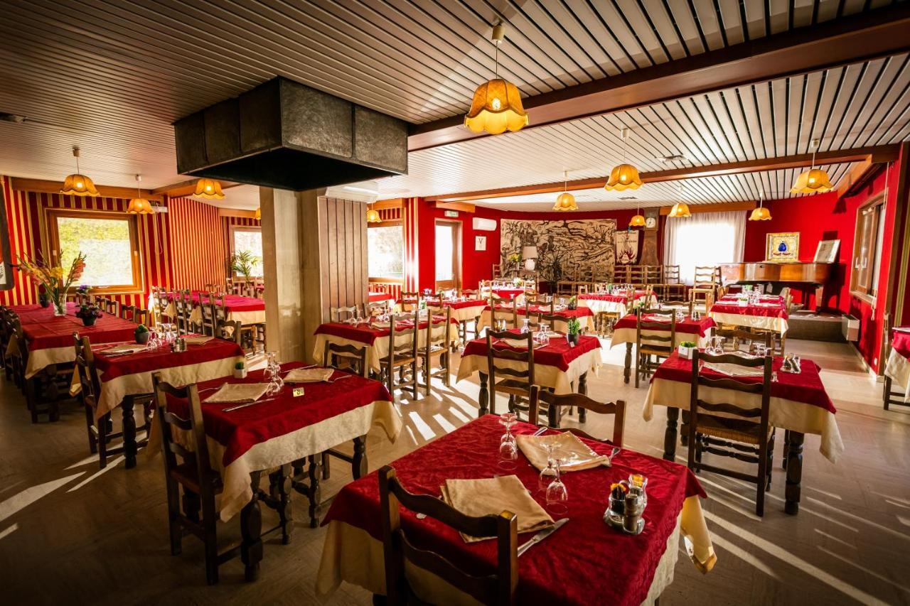 Logis Hotel Restaurant Du Commerce La Canourgue Kamer foto